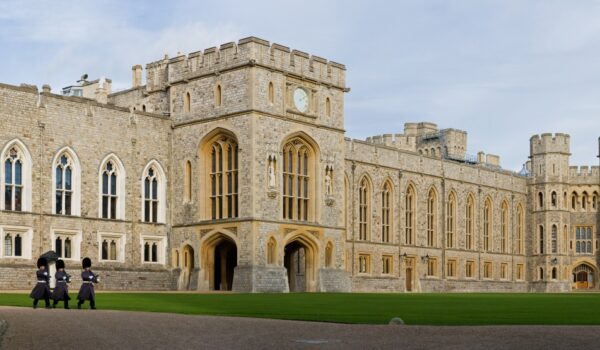 windsor_castle_upper_ward_quadrangle_2_-_nov_2006-841823c26dcaf430939b0073cf661d55 windsor_castle_upper_ward_quadrangle_2_-_nov_2006-841823c26dcaf430939b0073cf661d55