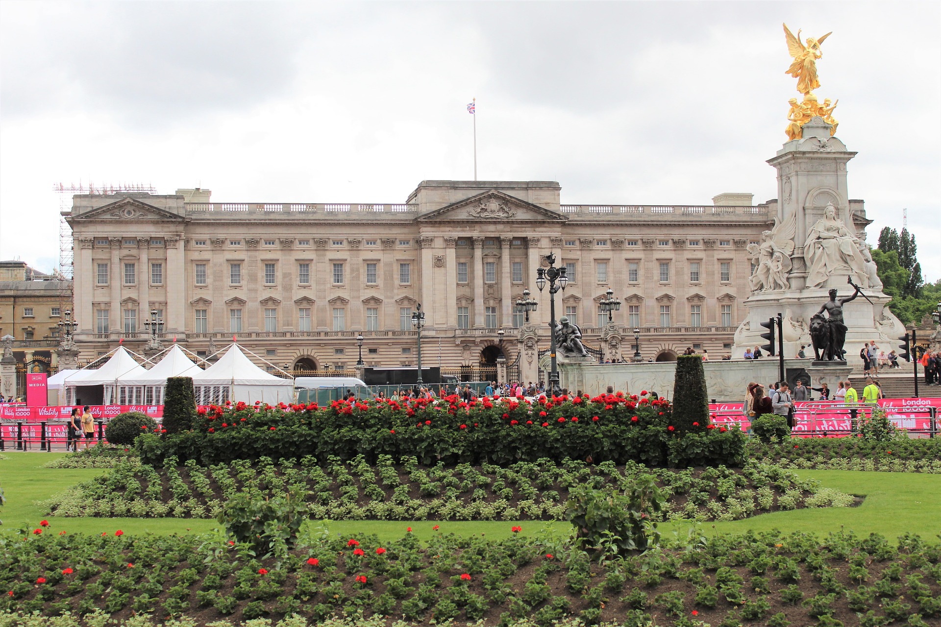 buckingham-palace-gd3cc38a47_1920 buckingham-palace-gd3cc38a47_1920